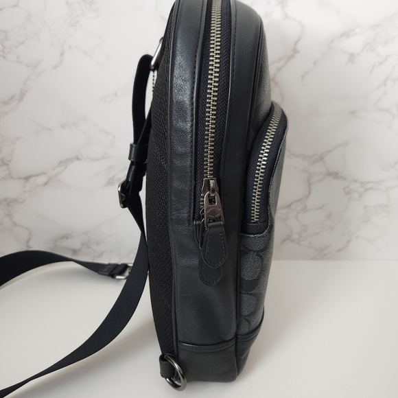 COACH | Graham Crossbody Pack in Signature Canvas Gunmetal/Charcoal/Black - Picture 7 of 12
